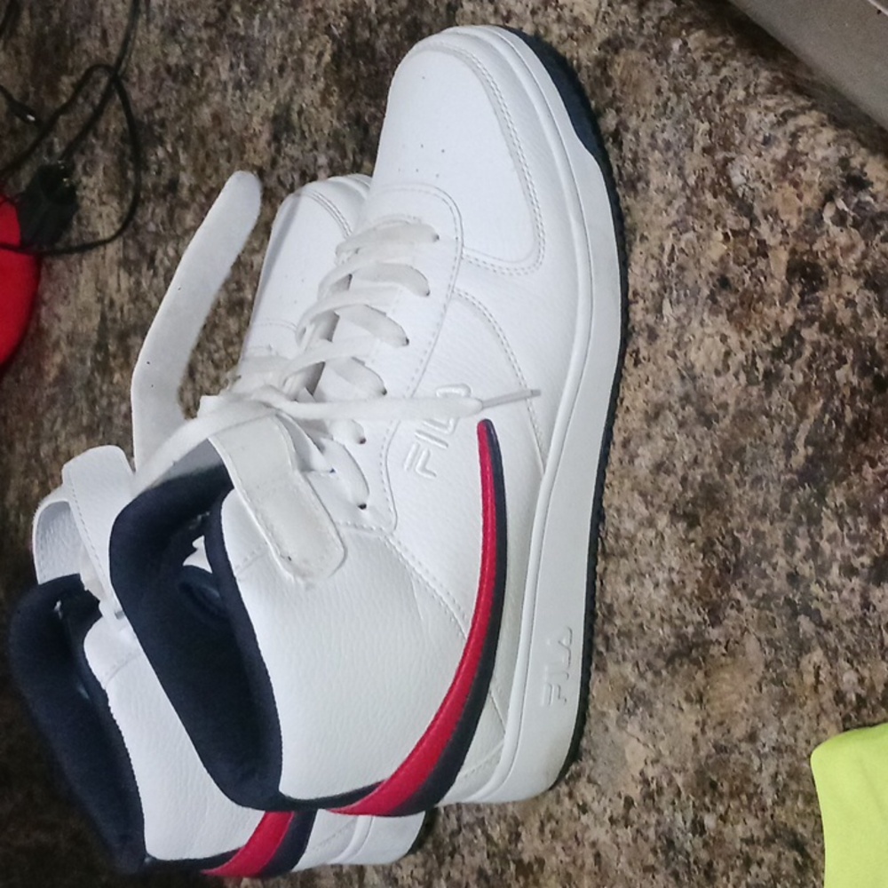 OG Fila strap and lace up tennis shoes - Picture 4 of 5